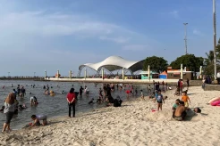 Hari Pertama Lebaran 2024, Pantai Ancol Dipadati Wisatawan