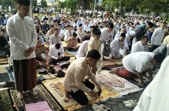 Salat Id di Balai Kota Solo, Gibran Rakabuming Didampingi Istri dan Anak