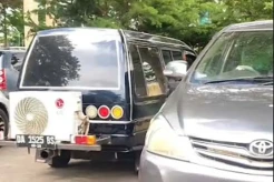 Agak Laen, Mobil Ini Gunakan AC Rumah sebagai Pendingin Udaranya