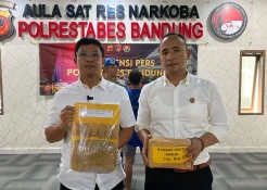 Jual Ganja via Medsos,...