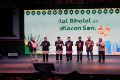 Momen Mahfud MD Baca Puisi di Halalbihalal UII