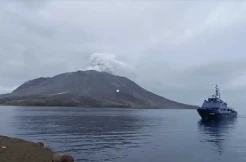 271 Warga Dampak Erupsi Gunung Ruang Dievakuasi Pakai Kapal Bea Cukai