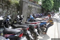 Dishub DKI Buka Suara Soal Juru Parkir Liar Minimarket yang Harusnya Gratis