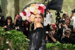 Zendaya Beri Kejutan di Met Gala 2024, Eye Catching dengan 2 Busana Berbeda