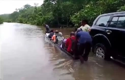 Jalan Trans-Papua Terendam...