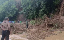 Longsor Sitinjau Lauik Seret 2 Minibus Berisi 6 Orang ke Jurang, Gubernur Turun Tangan