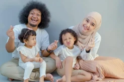 Istri Babe Cabita Serahkan Uang Rp212 Juta Hasil Lelang Vespa ke Masjid dan Pesantren