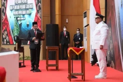 Pengamat Persoalkan...