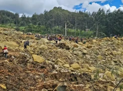 Lebih dari 300 Orang...