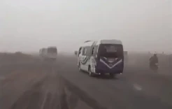 Viral! Puluhan Minibus Terobos Lautan Pasir Bromo, Netizen Geram