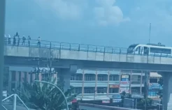 LRT Palembang Terhenti Akibat Pemadaman Listrik, Penumpang Terpaksa Jalan Kaki