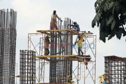 Keselamatan Kerja di Sektor Konstruksi: Tantangan dan Perspektif Indonesia dan Inggris