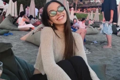 Alyssa Daguise Pamer Foto Nyantai di Pantai Bali, Dipotret Al Ghazali?