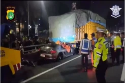 Tragis, Pengemudi Mobil Sport Porsche Tewas usai Tabrak Truk di Mampang
