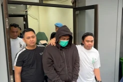 Polisi Kantongi Identitas...