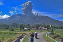 Status Gunung Marapi Turun Level Waspada, Badan Geologi: Awas Banjir Lahar!