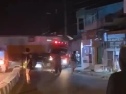Viral! Mobil Damkar Tertabrak KA di Indramayu saat Hendak Padamkan Kebakaran