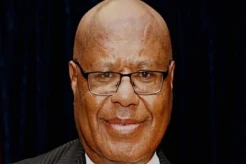 Menteri Senior Papua...