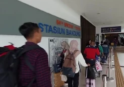 Liburan, Ribuan Penumpang Padati Stasiun Kereta Api Bandung