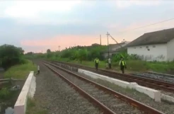 Bermain Layangan di Tengah Rel, Pelajar SD Tewas Disambar Kereta Api