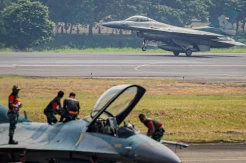 Mendebarkan! 2 F16 TNI...