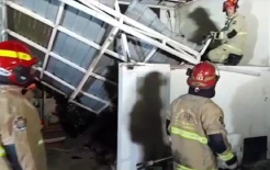 Rumah di Surabaya Hancur Akibat Ledakan Tabung Gas, Nenek Alami Luka Bakar