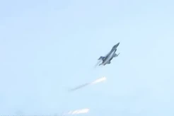 Kehebatan Jet Tempur F16 Fighting Falcon yang Bermanuver di Langit IKN