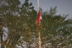 Kecewa Putusan Baleg DPR, Bendera Setengah Tiang Dikibarkan di Kampus UII