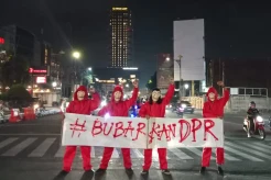 Penampakan 4 Mahasiswa Lampung Pakai Kostum Money Heist Minta DPR Bubar