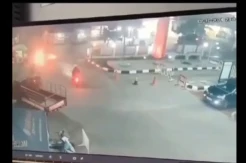 Pria Nekat Bakar Diri...