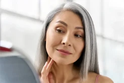 5 Kandungan Skincare yang Harus Dihindari di Usia 40 Tahunan
