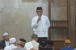 Ridwan Kamil Tunaikan Salat Subuh dan Berziarah di Makam Pangeran Jayakarta