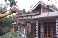 Sungguh Merana, TKI Ini Dapati Istri Menikah Lagi Sepulang dari Malaysia, Akhirnya Hancurkan Rumah 