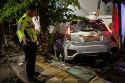 Brak! Mobil Mahasiswa...