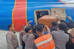 Dua Polisi Korban Pembacokan...