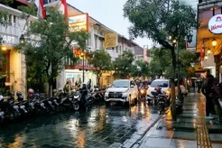 Turis Singapura Dilecehkan...