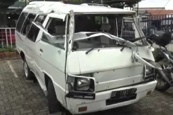Truk Tabrak Minibus di Turunan Silayur Semarang, 15 Siswa TK Terluka