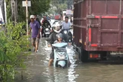 Banjir Bekasi, Perumnas Satu Masih Terendam Air Setingi 80 Cm