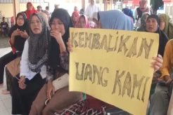 Jelang Lebaran, Ratusan Warga Desa Gading Mojokerto Unjuk Rasa Tuntut Pencairan Tabungan Koperasi