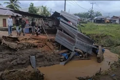 Banjir Besar Landa Kota Padangsidimpuan, Mobil Terseret Arus hingga Rumah Porak-poranda