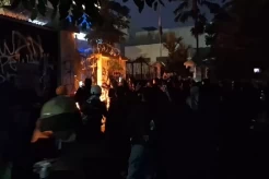 Tolak Pengesahan RUU TNI, Massa Mahasiswa Masih Padati Gedung DPRD Jabar hingga Malam
