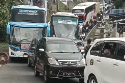 Macet Parah, Antrean Kendaraan di Jalur Selatan Nagreg Capai 5 Km