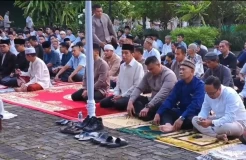 Jokowi dan Iriana Salat Idulfitri di Graha Saba Buana Gedung Milik Keluarganya