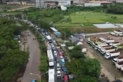 Macet Lebih 1 Km Kendaraan Wisatawan di Jalur Ciwandan Cilegon Menuju Anyer-Carita