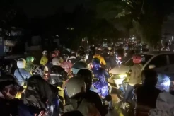Hujan Deras, Pemudik Terjebak Banjir di Jalan Arteri Gedebage Bandung