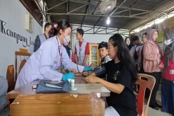 Prihatin Masalah Kesehatan Ibu Hamil, FK Unair Adakan Bakti Sosial di Tambaksari