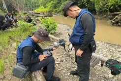 Polisi Olah TKP di Tempat...
