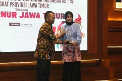 Raih PWI Jatim Award, Wali Kota Kediri: Motivasi Berbuat Lebih Baik untuk Masyarakat