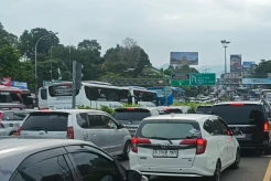 Antrean Sampai 3 Km, Polisi Berlakukan One Way Arah Puncak Bogor