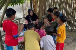 Mamah Nada Cari Sayur...